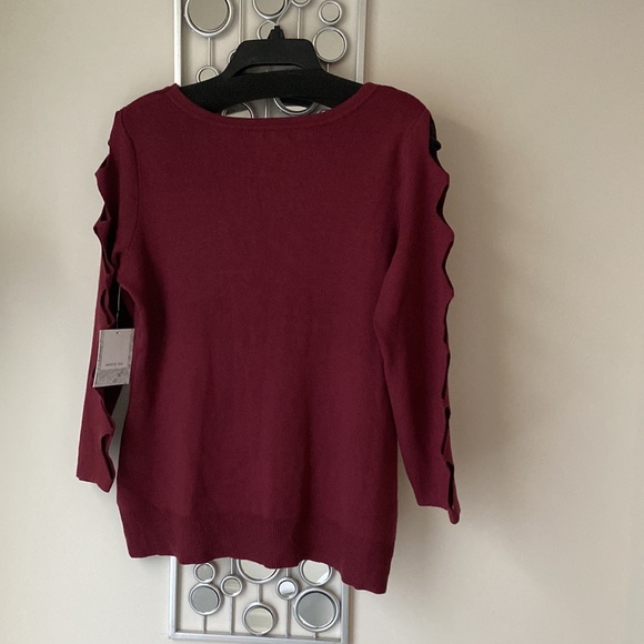 Burgundy sweater with triangle arm slits - Picture 2 of 3